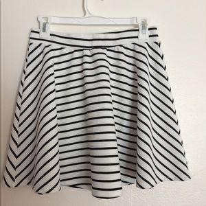 NWT Annianna Textured Patterned Flare Skirt L